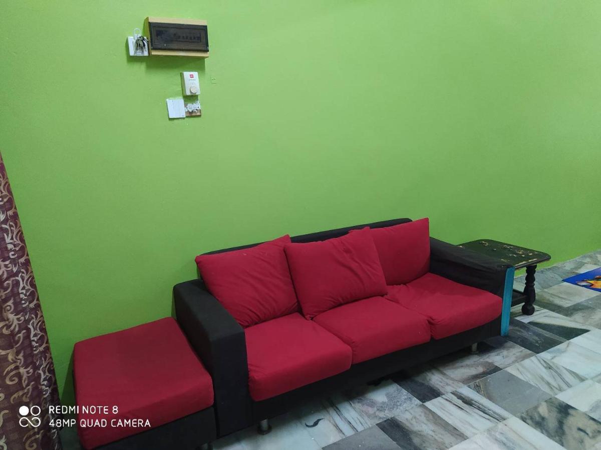 Homestay d' Tengah Bandar Kuala Rompin Luaran gambar